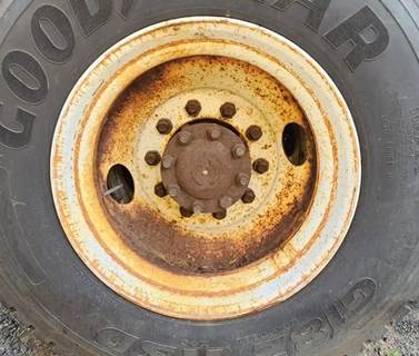 HUB PILOT NA Hub for a 1997 International F-2554