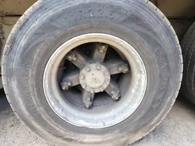 HUB PILOT NA Hub for a 1996 International 9400