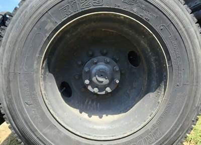 HUB PILOT NA Hub for a 2014 Freightliner Cascadia 113