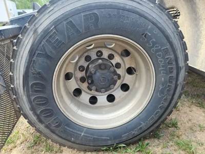 HUB PILOT NA Hub for a 2013 Freightliner Cascadia 113