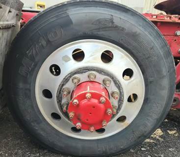 HUB PILOT NA Hub for a 2001 Kenworth T2000