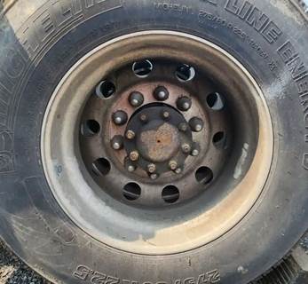 HUB PILOT NA Hub for a 2016 Peterbilt 579