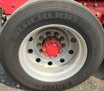 HUB PILOT NA Hub for a 2001 Kenworth T2000