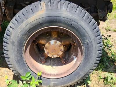 HUB PILOT NA Hub for a 1985 GMC BRIGADIER