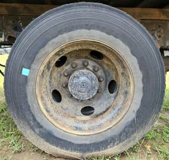 HUB PILOT NA Hub for a 2013 Freightliner M2 106