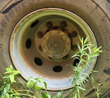 HUB PILOT NA Hub for a 2007 Kenworth K300