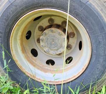 HUB PILOT NA Hub for a 2007 Kenworth K300