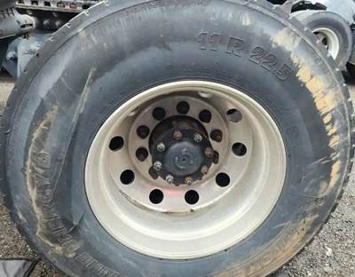 HUB PILOT NA Hub for a 2021 Freightliner Cascadia 116