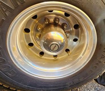 HUB PILOT NA Hub for a 2010 Kenworth T300