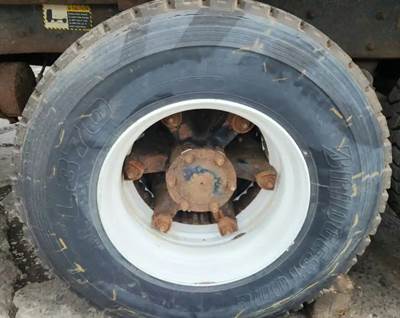 HUB PILOT NA Hub for a 1992 Mack DM688S