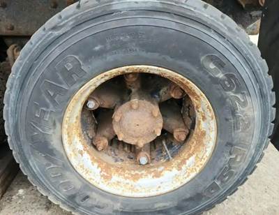 HUB PILOT NA Hub for a 1992 Mack DM688S