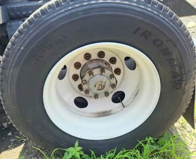 HUB PILOT NA Hub for a 2014 Freightliner Cascadia 125