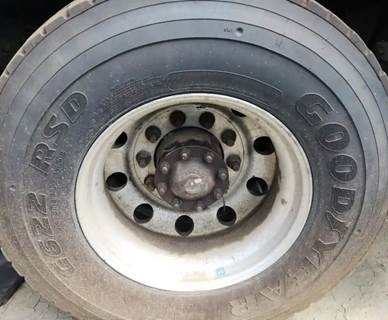 HUB PILOT NA Hub for a 2002 E-One Fire Truck