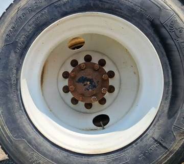 HUB PILOT NA Hub for a 2012 Peterbilt 384