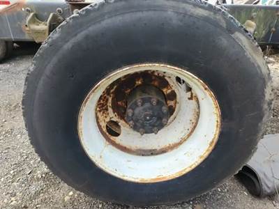 HUB PILOT NA Hub for a 1995 Freightliner FL70