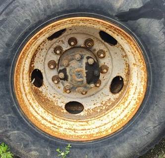 HUB PILOT NA Hub for a 1999 Ford F800