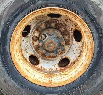 HUB PILOT NA Hub for a 1999 Ford F800