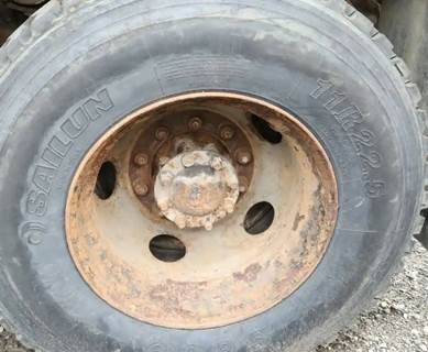 HUB PILOT NA Hub for a 2001 International 4900