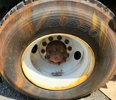 HUB PILOT NA Hub for a 2009 International 7400