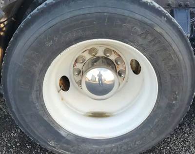 HUB PILOT NA Hub for a 2017 Peterbilt 579