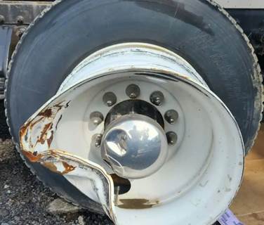 HUB PILOT NA Hub for a 2017 Peterbilt 579