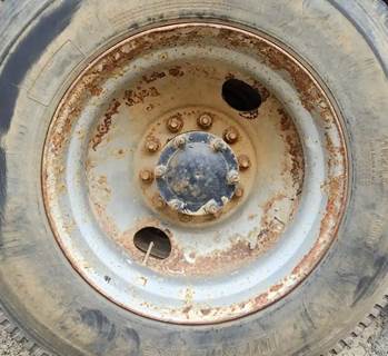 HUB PILOT NA Hub for a 2001 Mack RD688S