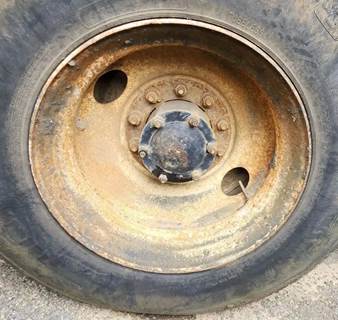 HUB PILOT NA Hub for a 2001 Mack RD688S