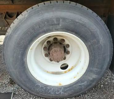 HUB PILOT NA Hub for a 2004 International 4300