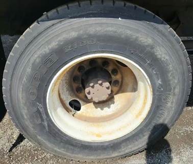 HUB PILOT NA Hub for a 2004 International 4300