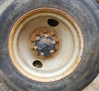 HUB PILOT NA Hub for a 2001 Mack RD688S