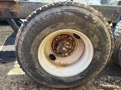 HUB PILOT NA Hub for a 2006 International 7600