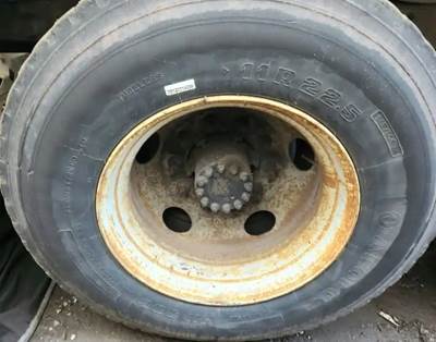 HUB PILOT NA Hub for a 2000 Chevrolet C7500