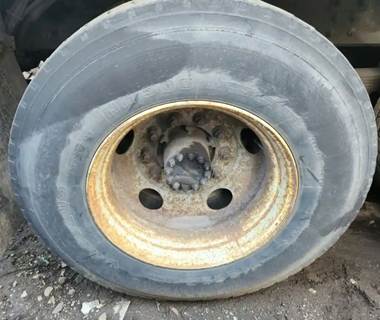 HUB PILOT NA Hub for a 2000 Chevrolet C7500