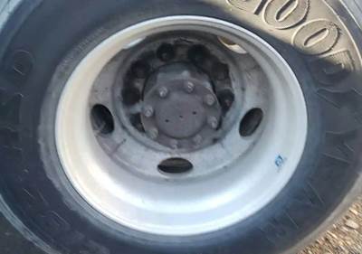 HUB PILOT NA Hub for a 1996 Kenworth T800