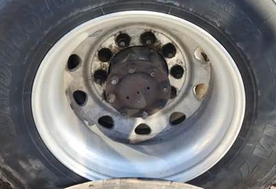 HUB PILOT NA Hub for a 1996 Kenworth T800