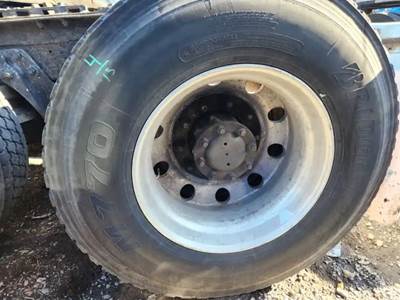 HUB PILOT NA Hub for a 1996 Kenworth T800