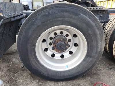 HUB PILOT NA Hub for a 2014 Freightliner Cascadia 125