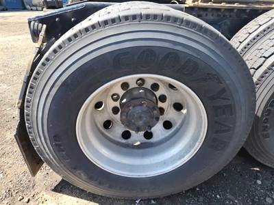 HUB PILOT NA Hub for a 2021 Freightliner Cascadia 126