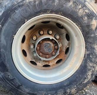 HUB PILOT NA Hub for a 1999 Peterbilt 330