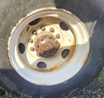 HUB PILOT NA Hub for a 2005 Freightliner M2 106