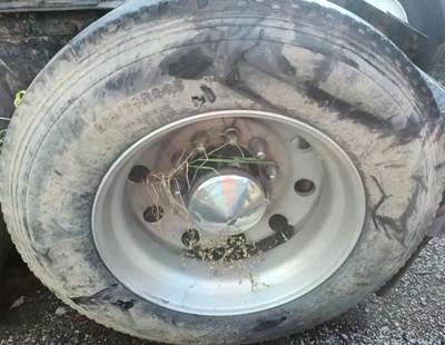 HUB PILOT NA Hub for a 1999 Kenworth T800