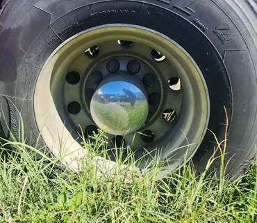 HUB PILOT NA Hub for a 2006 Freightliner COLUMBIA 120