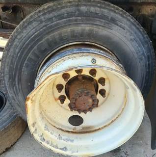 HUB PILOT NA Hub for a 2006 Hino 268