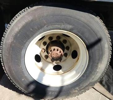 HUB PILOT NA Hub for a 2006 Hino 268