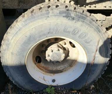 HUB PILOT NA Hub for a 2001 Volvo ACL Autocar