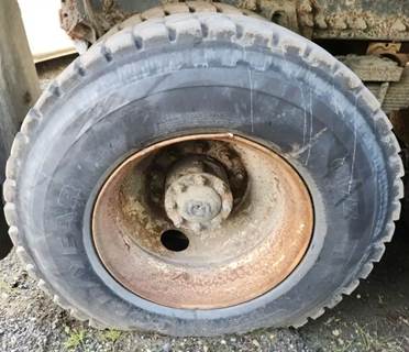 HUB PILOT NA Hub for a 2001 Volvo ACL Autocar