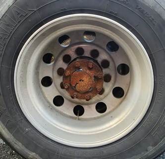 HUB PILOT NA Hub for a 2012 Peterbilt 587