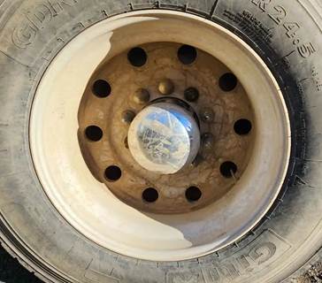 HUB PILOT NA Hub for a 2001 Western Star 4900E