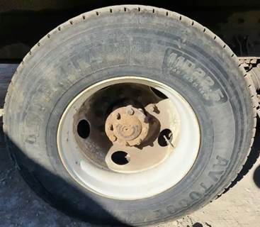 HUB PILOT NA Hub for a 2003 International 7500