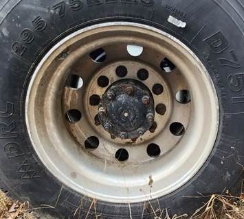 HUB PILOT NA Hub for a 2014 Mack CXU613